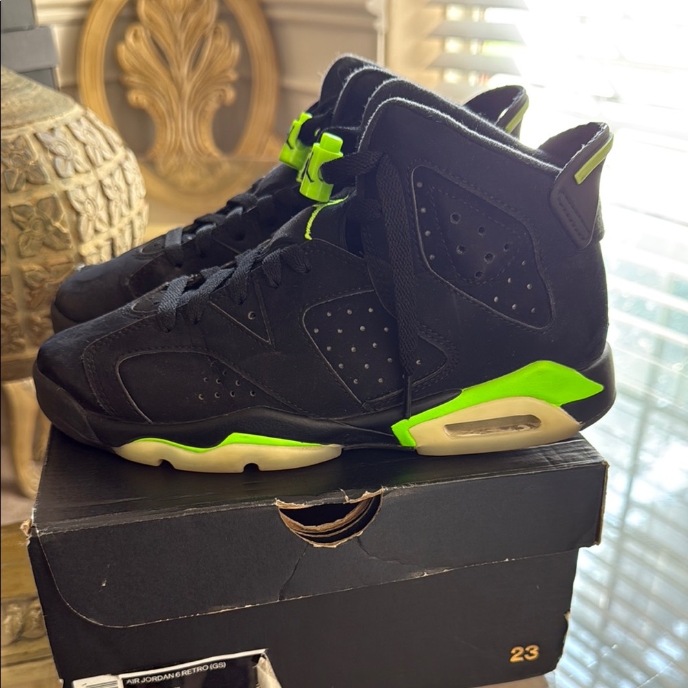 Jordan Retro 6 Black and Neon Green Sneakers - Picture 4 of 9